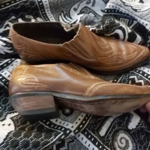 Guess Shoes - Picture 3 of 5